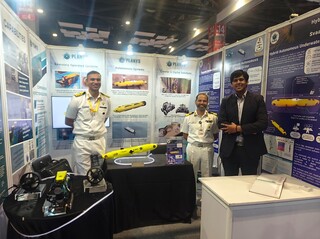 vineet-with-navy-officers